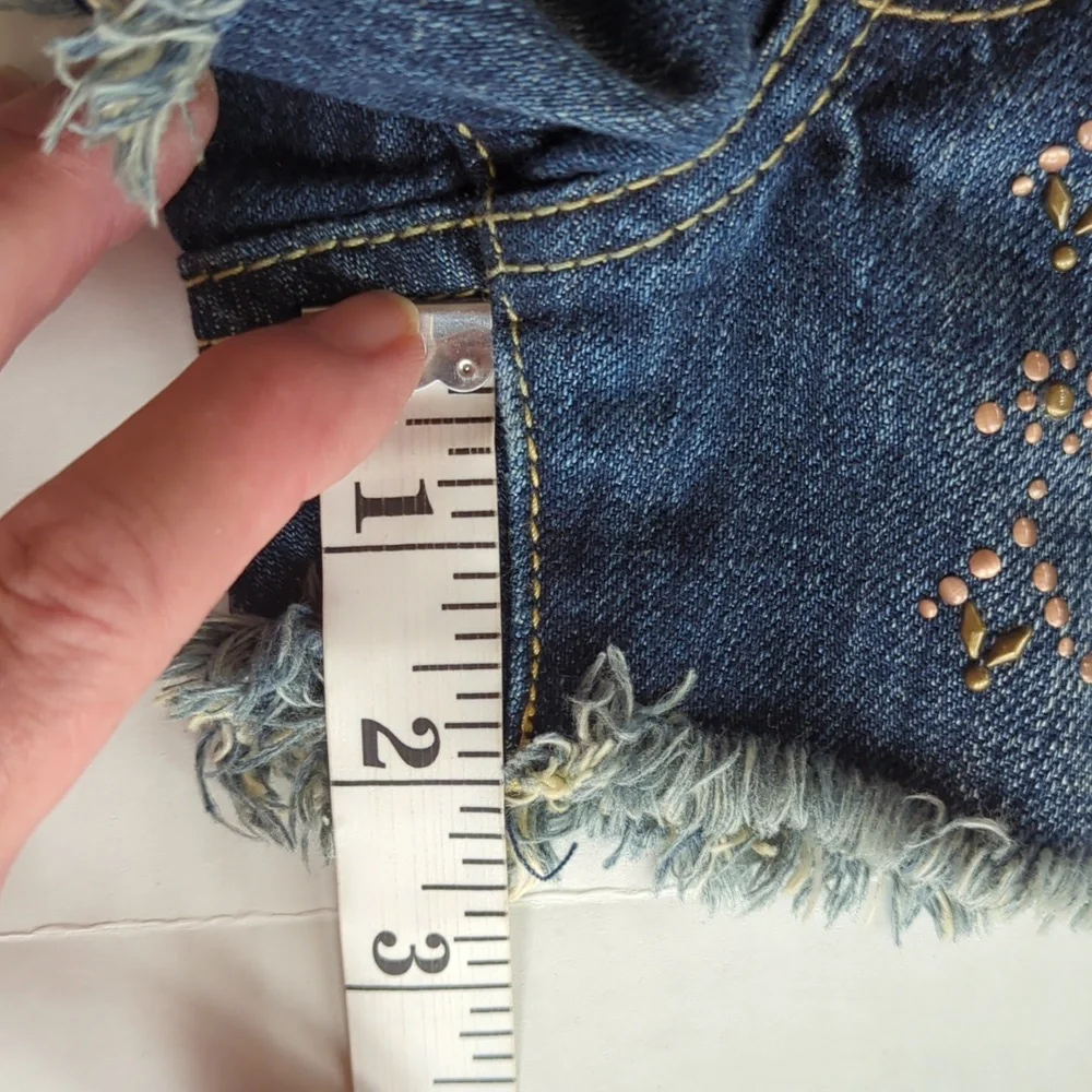Abercrombie & Fitch Distressed Embellished Frayed Shortie Jean Shorts 0 ( W25) - Picture 16 of 16